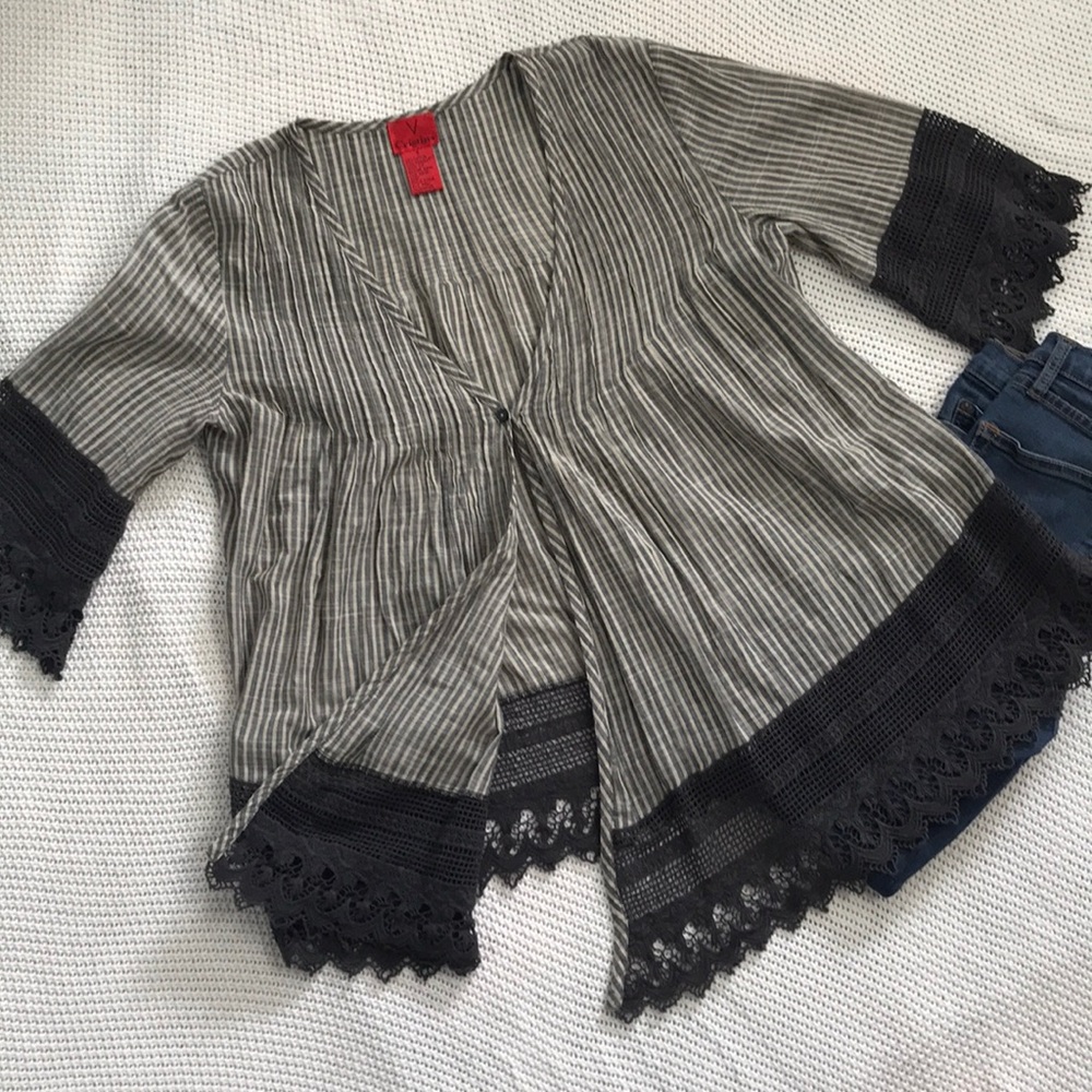 V Christina gray and cream kimono size small